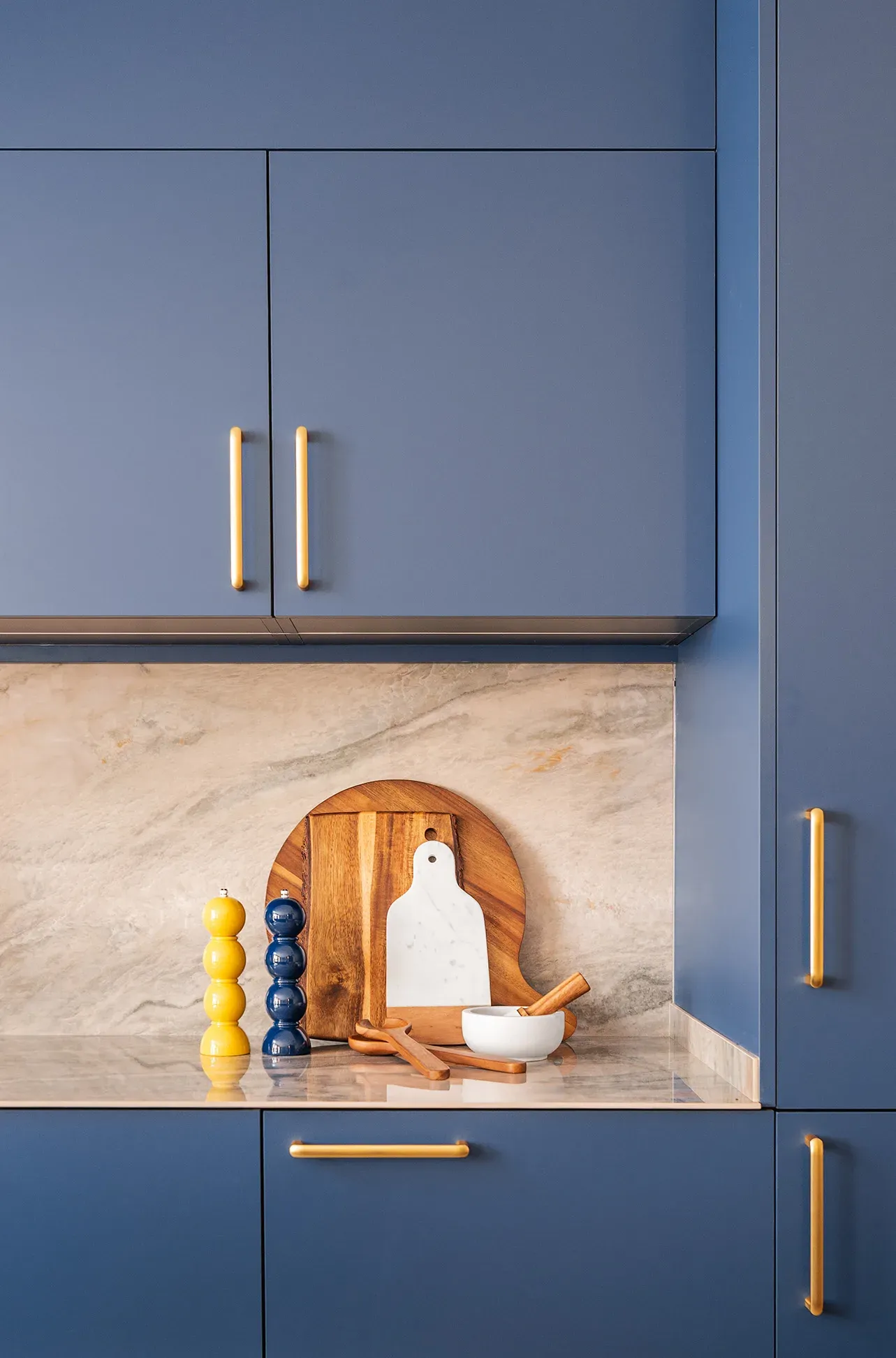 Cosmic blue kitchen in La Alcayna